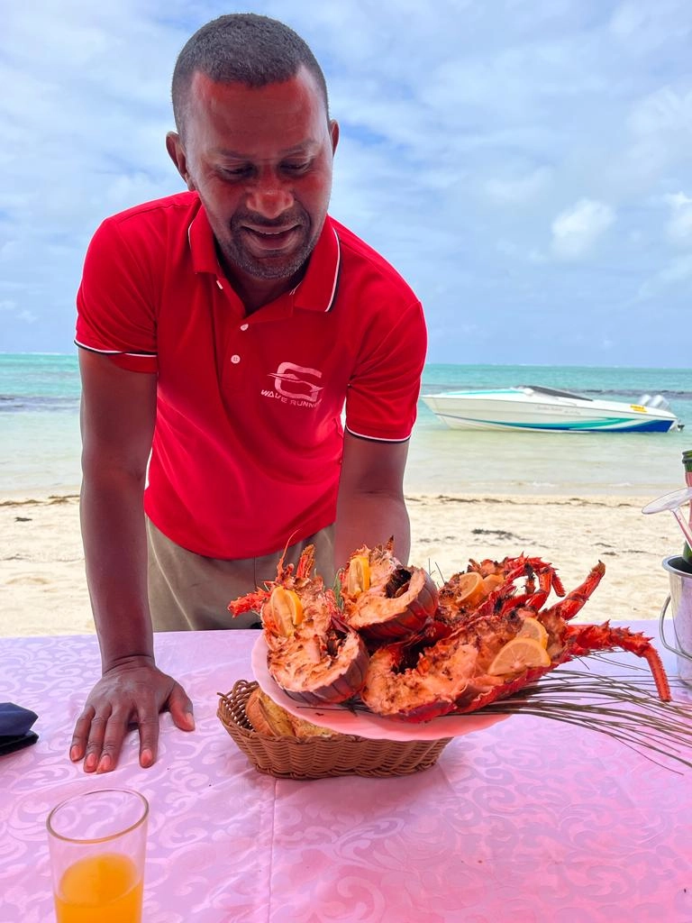 Plateau de langoustes grillées sur la plage